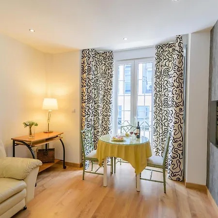 El Carmen Con Patio Y Parking Apartment Malaga