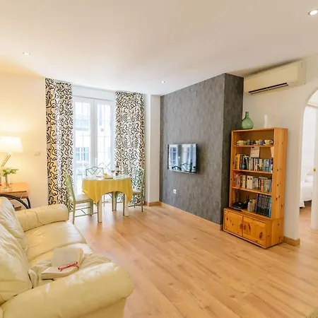 Apartment El Carmen Con Patio Y Parking Malaga